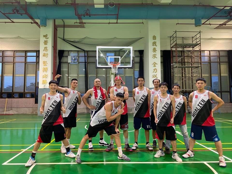 花蓮台鐵籃球隊穿上專屬設計球衣，勇奪109局長盃冠軍奬座